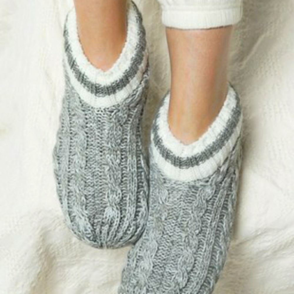 Cable knit and sherpa lined slipper booties - Picture 2 of 7
